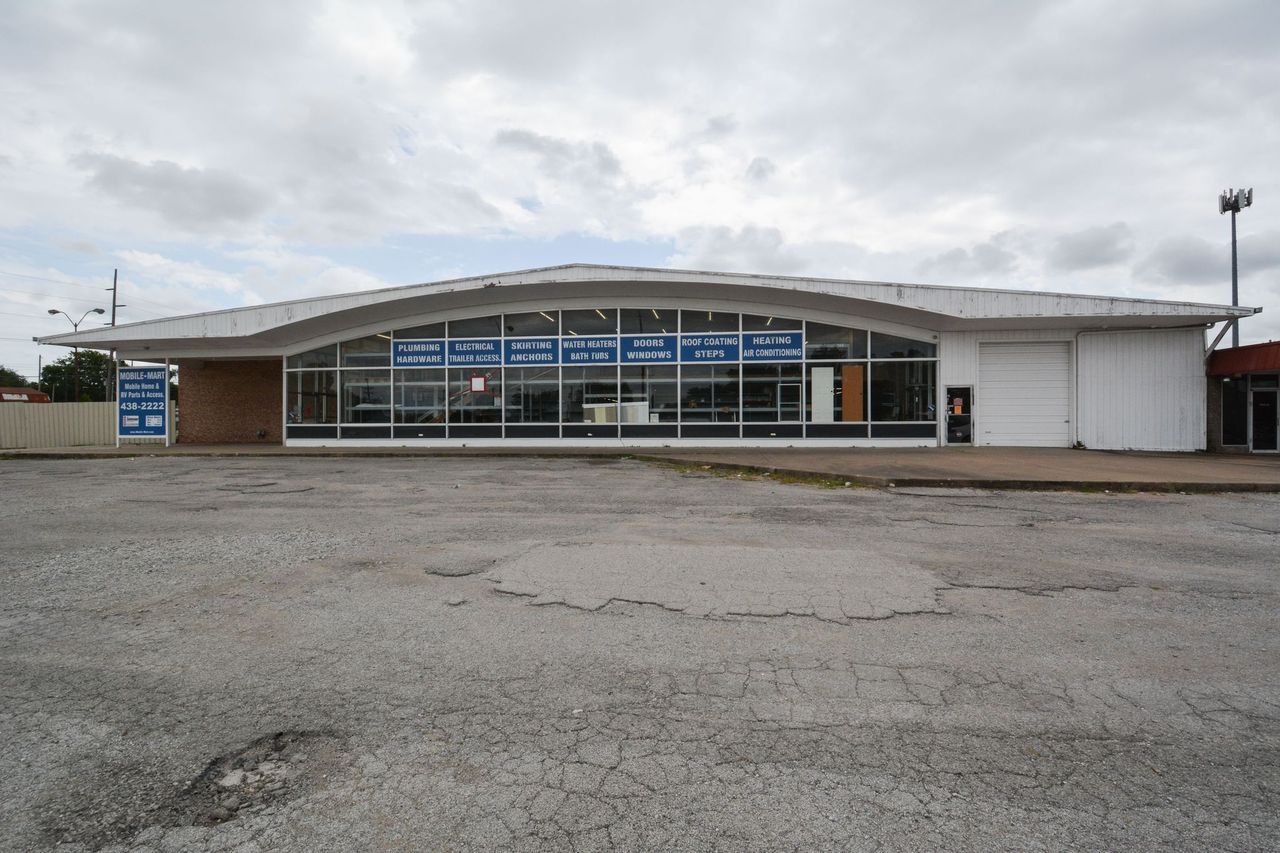 11212 E Admiral Pl, Tulsa, OK 74116